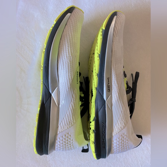 NIB Brooks Ricochet running shoe, men’s size 8.5